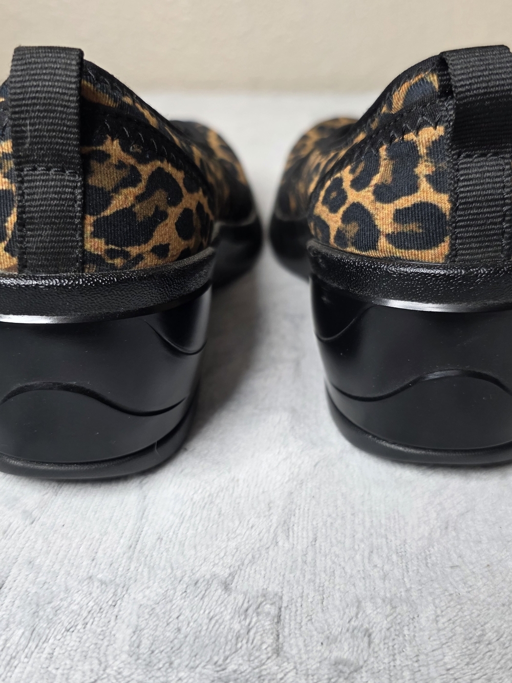 Bzees Leopard Print Slip-On Flats - Black & Brown Womens Sz 7M - Picture 4 of 7